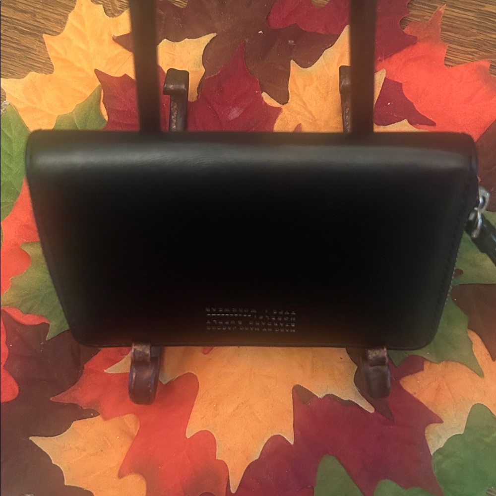 Marc by Marc Jacobs Black Leather Zip Around Wallet - Picture 4 of 9